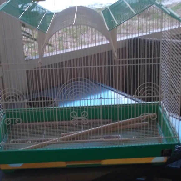 Small one story bird cage - Picture 2 of 4